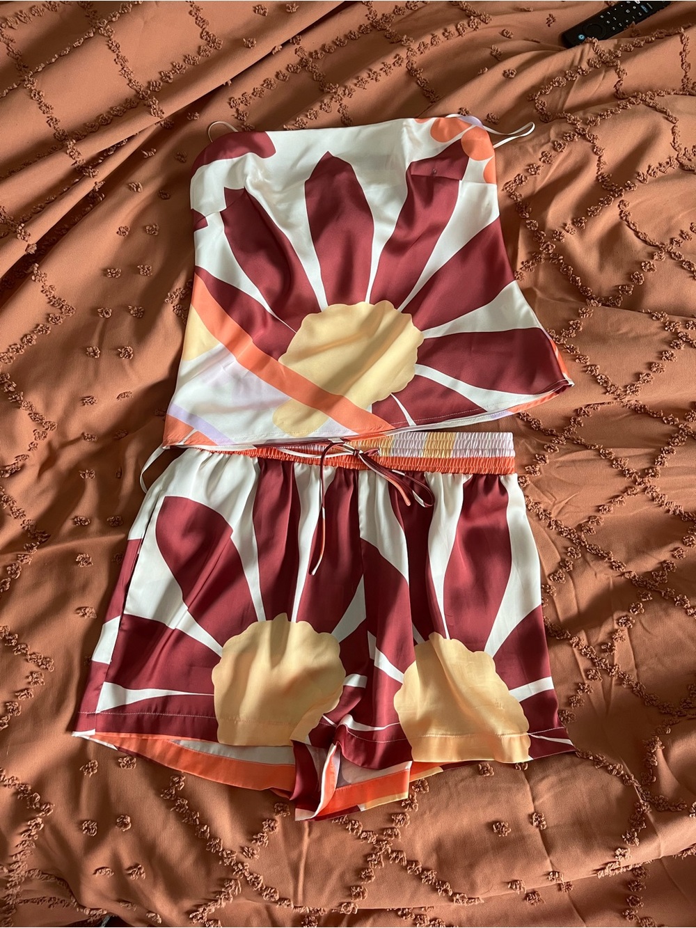 NWT Gianni bini Satin Floral set strapless top and Shorts silky
